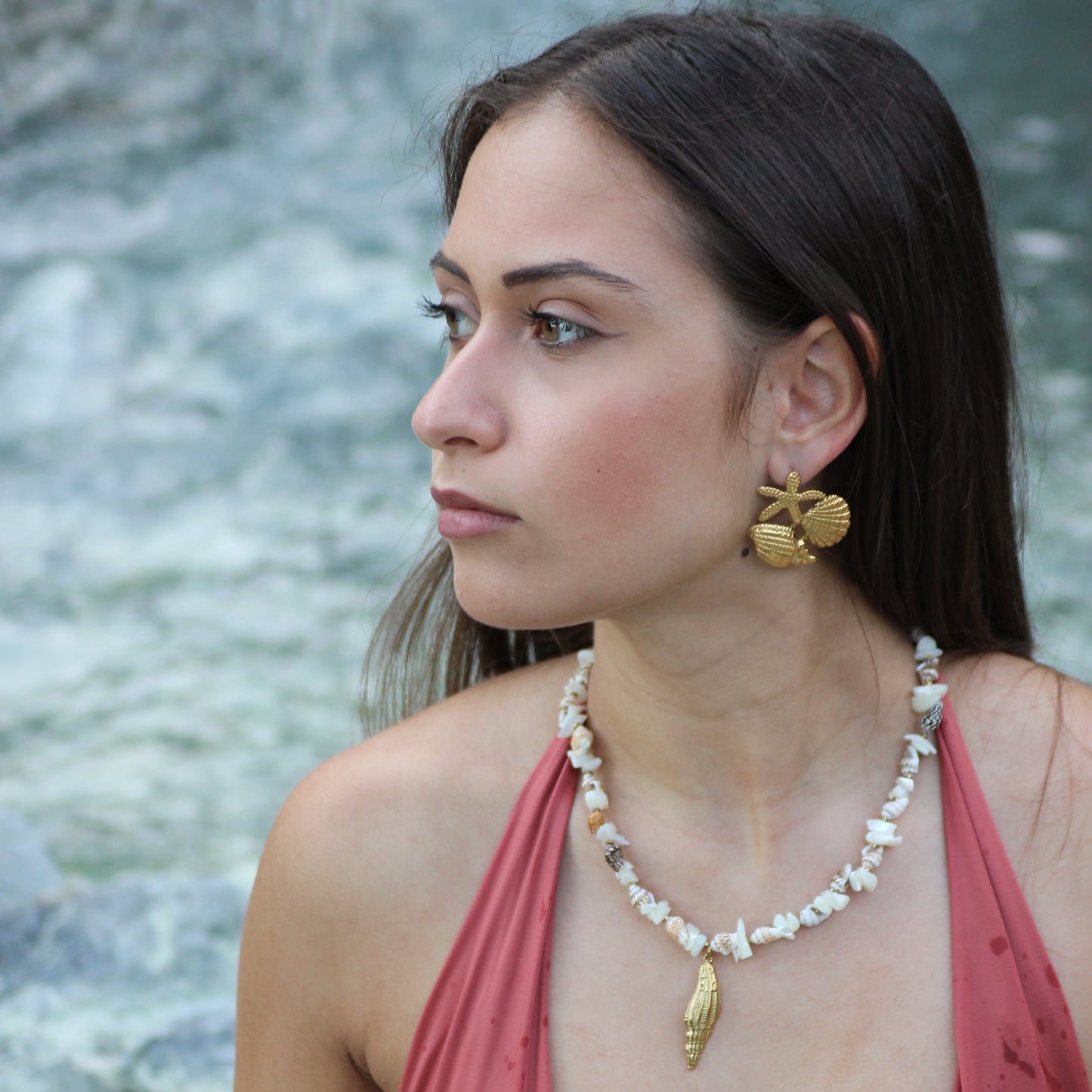 Collana Donna con Conchiglie Naturali e Pendente Conchiglia Dorato