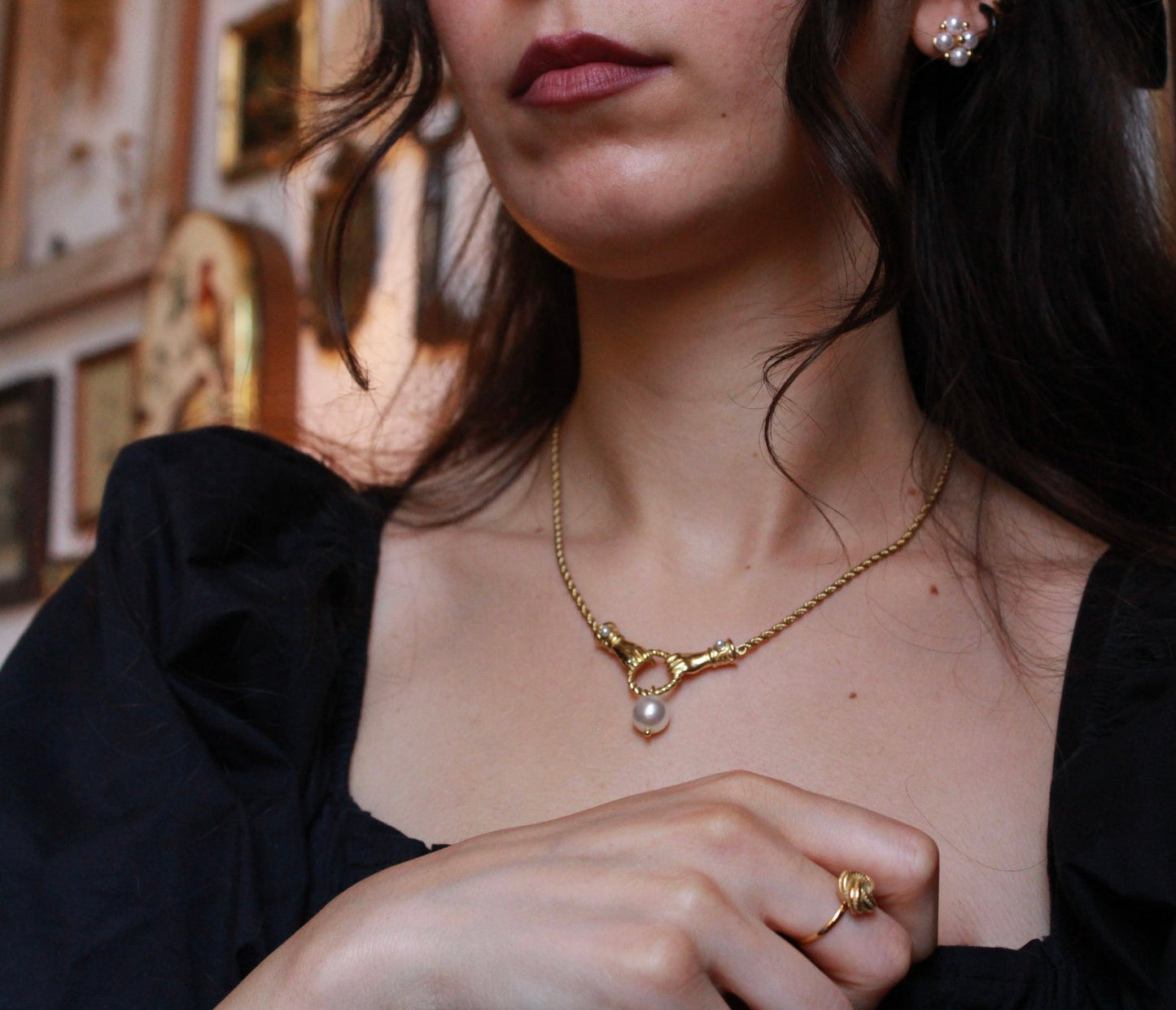 Collana Mani Vittoriane