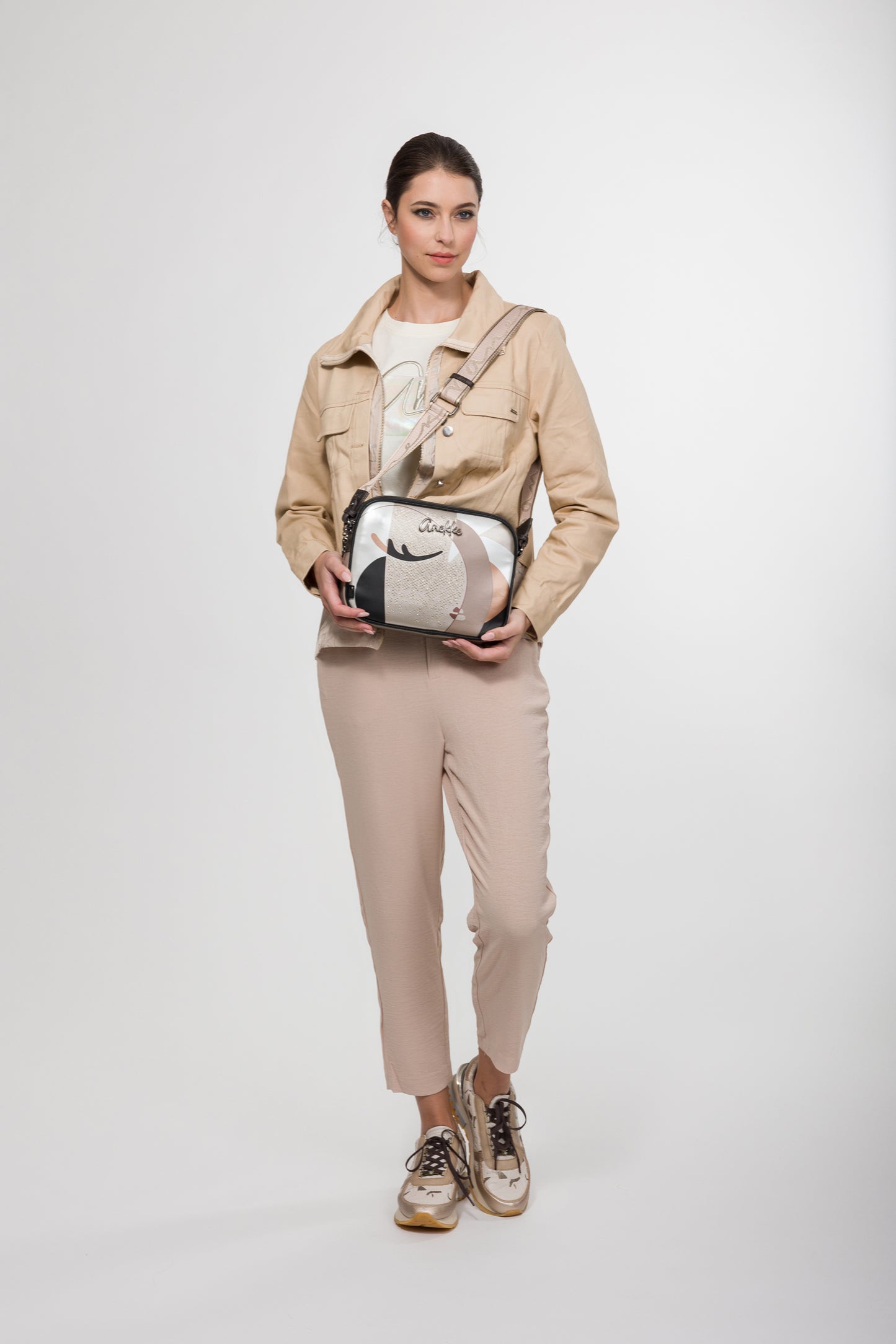 AN42753516-Beige