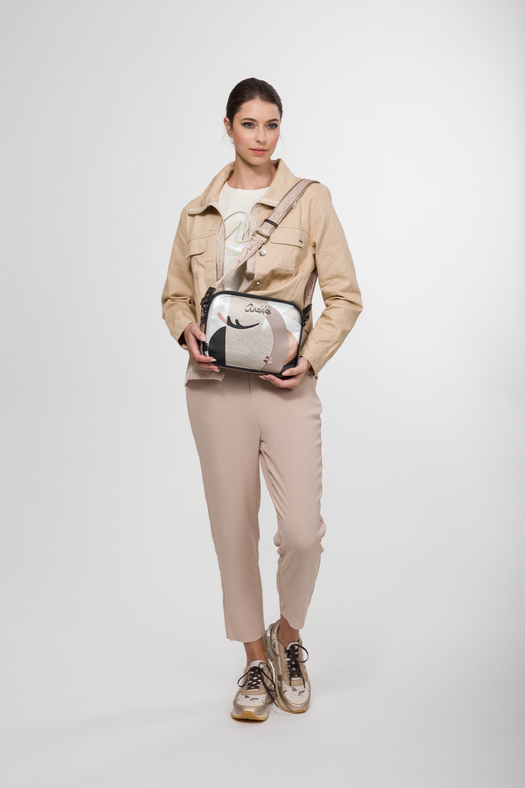 AN42753516-Beige