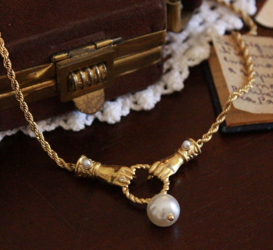 Collana Mani Vittoriane